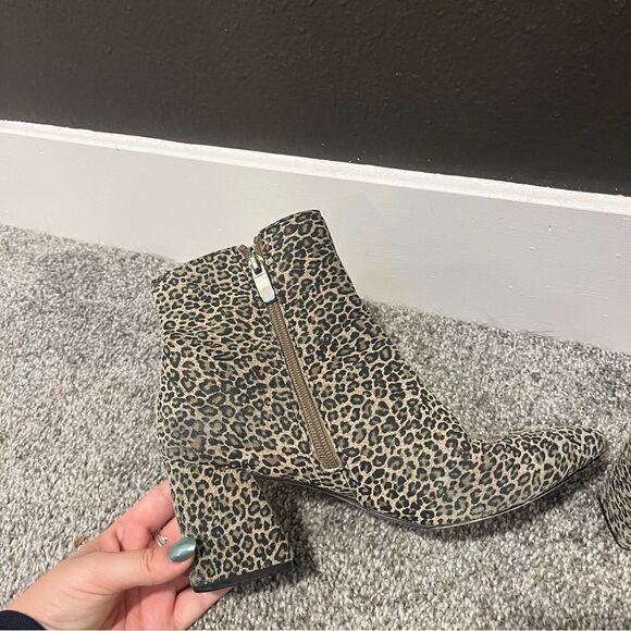 Steve Madden Nix Leopard Animal Print Pointed Toe Ankle Booties - Picture 7 of 11